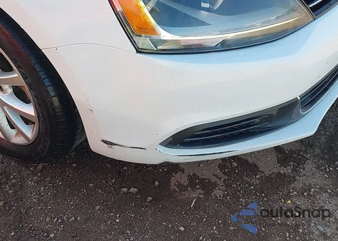 2014 Volkswagen Jetta 1.8T Se z USA, uszkodzony, nr VIN 3VWD17AJ2EM328522